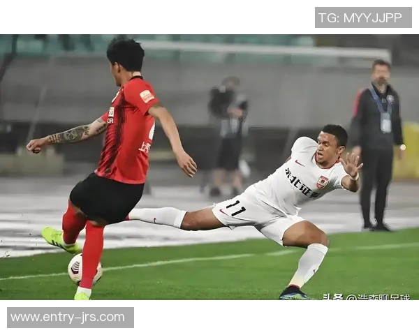 中超精彩对决亚泰迎战富力争夺关键三分展现球队实力